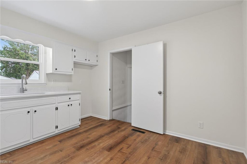 Photo 13 of 32 residential for sale in Portsmouth virginia