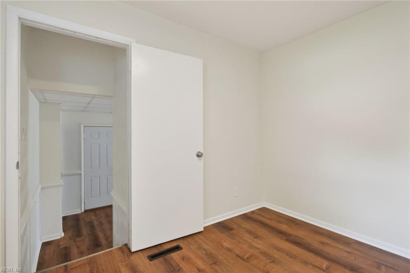 Photo 16 of 32 residential for sale in Portsmouth virginia