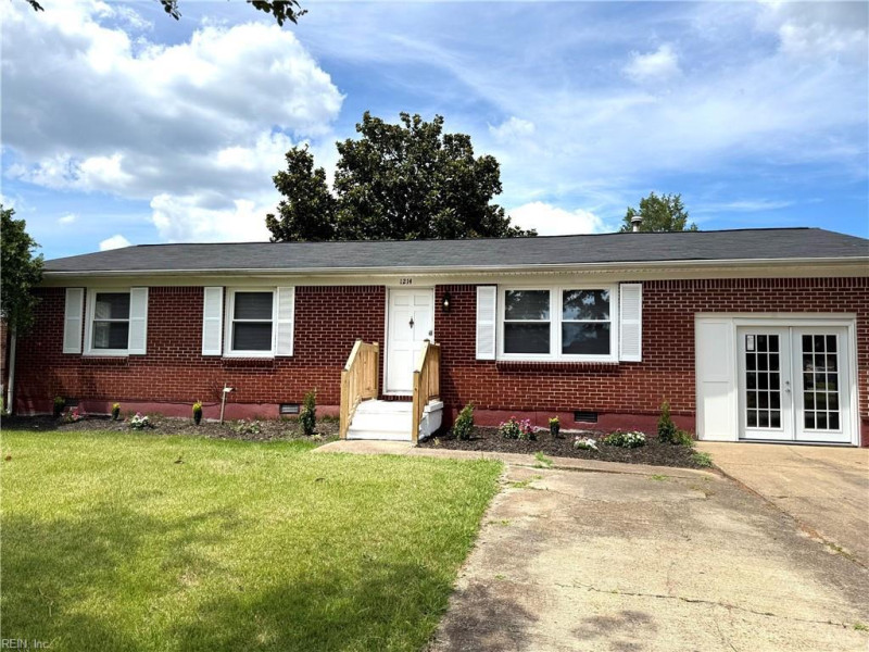 Photo 2 of 32 residential for sale in Portsmouth virginia