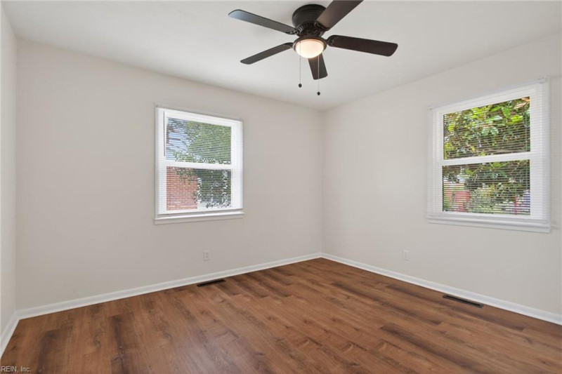 Photo 26 of 32 residential for sale in Portsmouth virginia