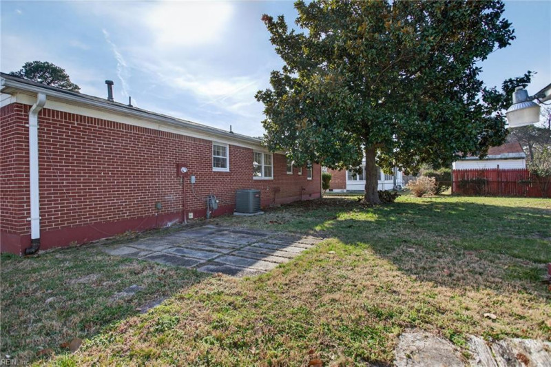 Photo 29 of 32 residential for sale in Portsmouth virginia