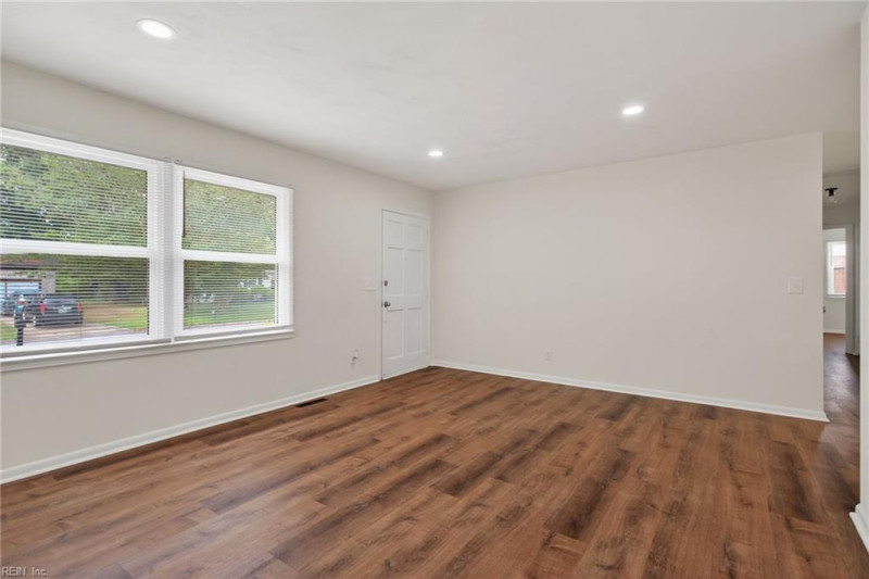 Photo 6 of 32 residential for sale in Portsmouth virginia