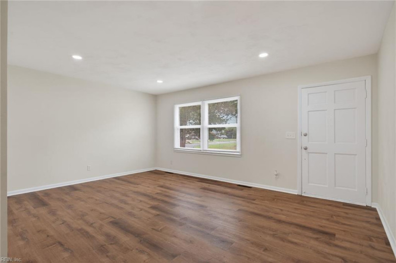 Photo 7 of 32 residential for sale in Portsmouth virginia