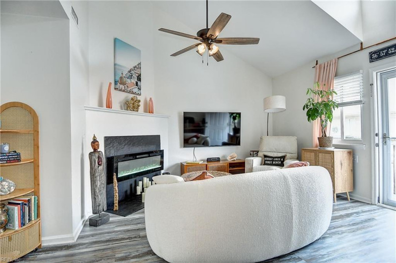Photo 10 of 38 residential for sale in Norfolk virginia