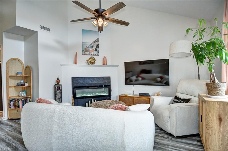 Photo 11 of 38 residential for sale in Norfolk virginia