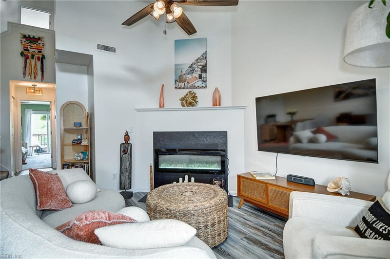 Photo 12 of 38 residential for sale in Norfolk virginia