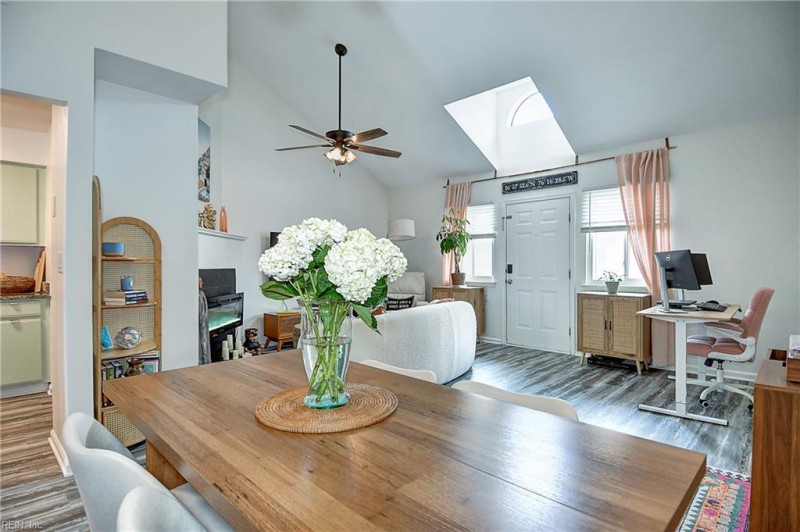 Photo 16 of 38 residential for sale in Norfolk virginia