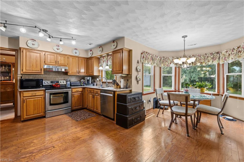 Photo 23 of 43 residential for sale in Chesapeake virginia
