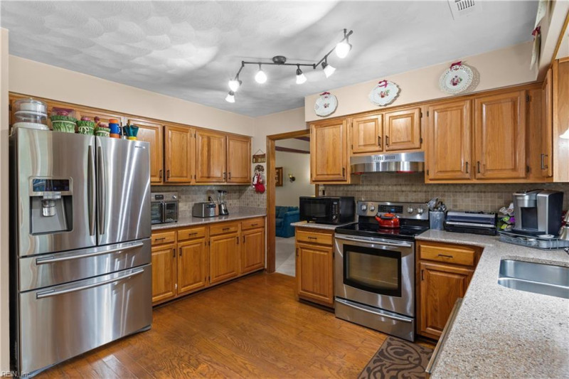 Photo 25 of 43 residential for sale in Chesapeake virginia