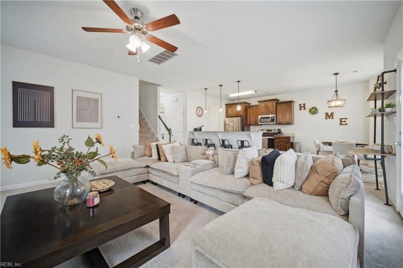 Photo 7 of 39 residential for sale in Chesapeake virginia