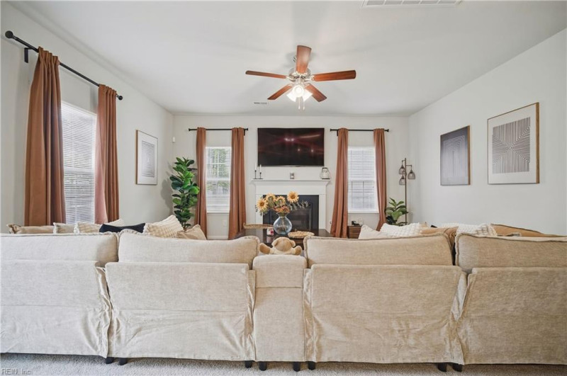 Photo 8 of 39 residential for sale in Chesapeake virginia