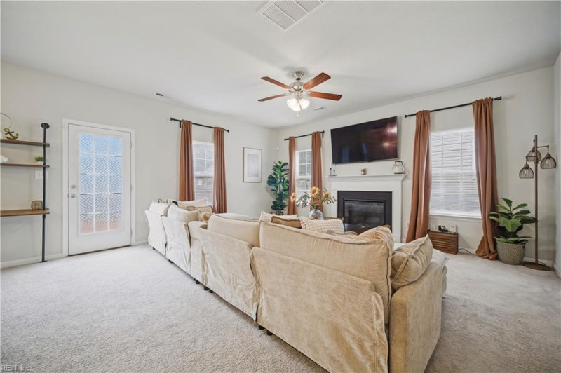 Photo 9 of 39 residential for sale in Chesapeake virginia