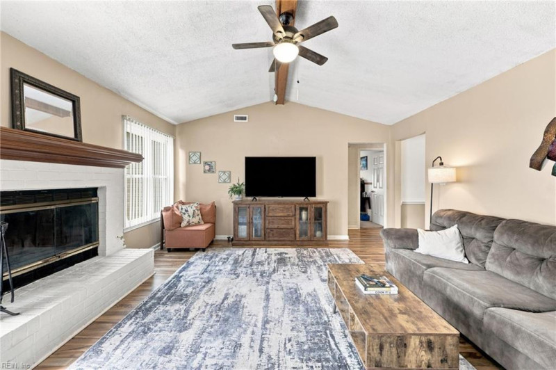 Photo 12 of 35 residential for sale in Virginia Beach virginia