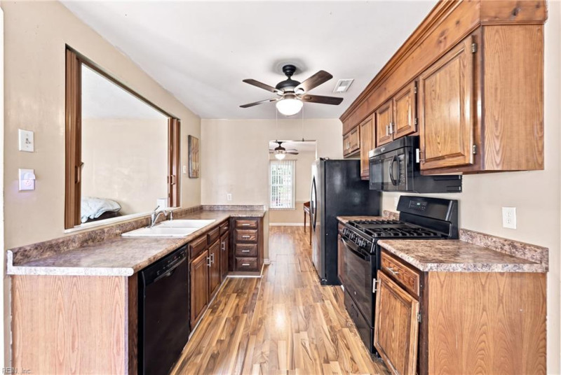 Photo 16 of 35 residential for sale in Virginia Beach virginia