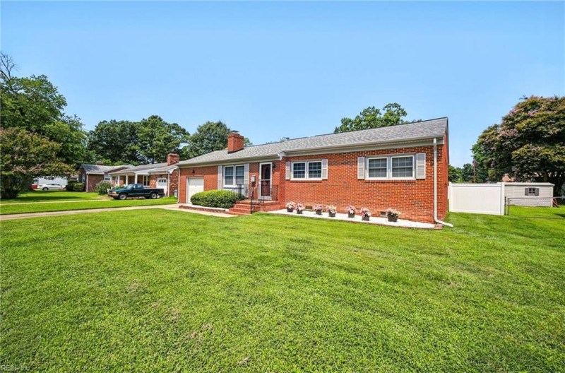 Photo 4 of 39 residential for sale in Newport News virginia