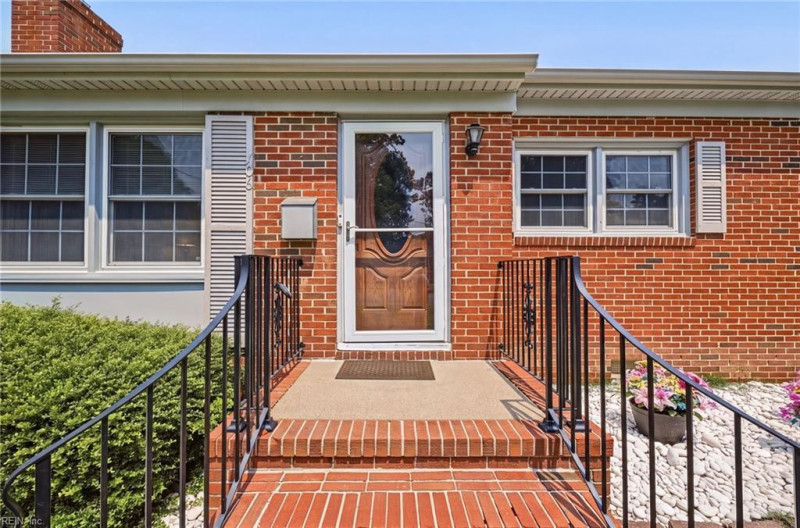 Photo 5 of 39 residential for sale in Newport News virginia