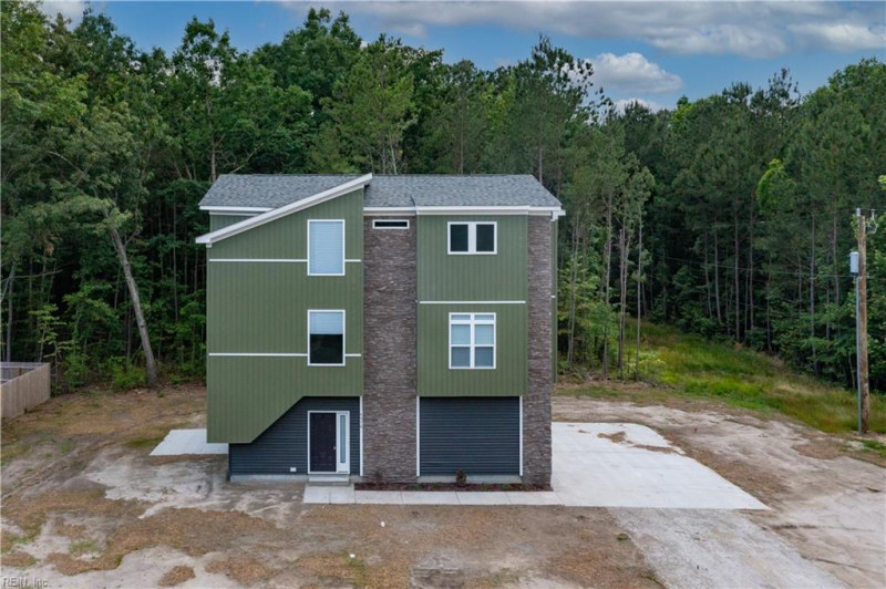 Photo 11 of 31 residential for sale in Hampton virginia