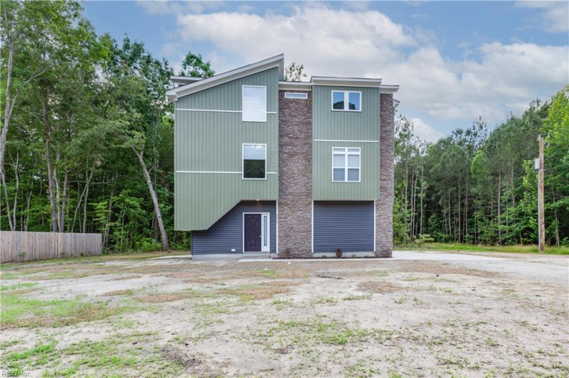 Photo 5 of 31 residential for sale in Hampton virginia