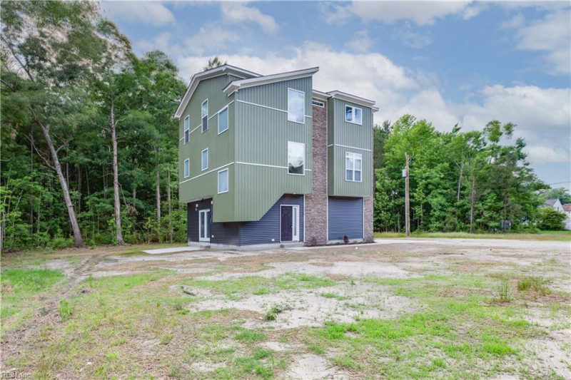 Photo 7 of 31 residential for sale in Hampton virginia