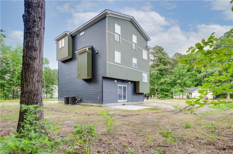 Photo 8 of 31 residential for sale in Hampton virginia