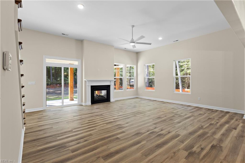 Photo 10 of 32 residential for sale in Suffolk virginia