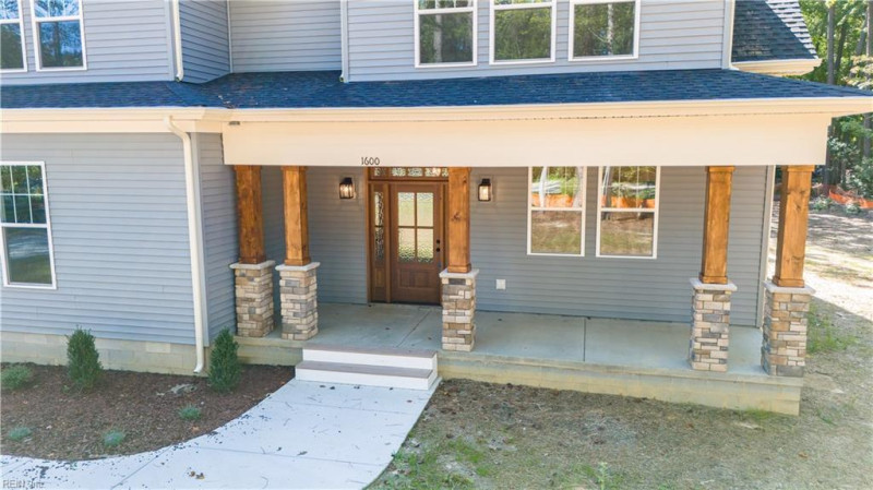 Photo 4 of 32 residential for sale in Suffolk virginia