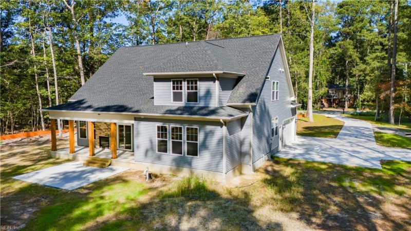 Photo 5 of 32 residential for sale in Suffolk virginia