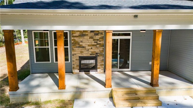 Photo 7 of 32 residential for sale in Suffolk virginia