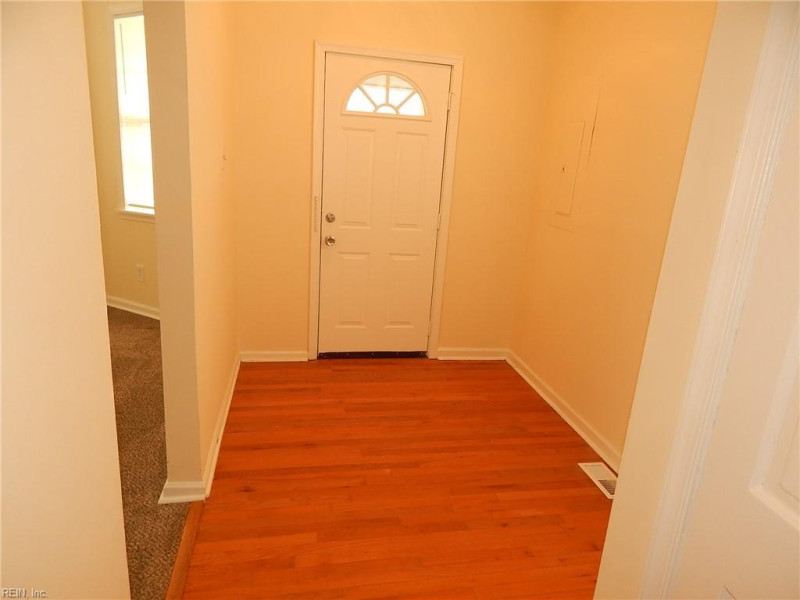 Photo 3 of 17 rental for rent in Hampton virginia
