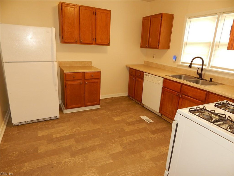 Photo 6 of 17 rental for rent in Hampton virginia
