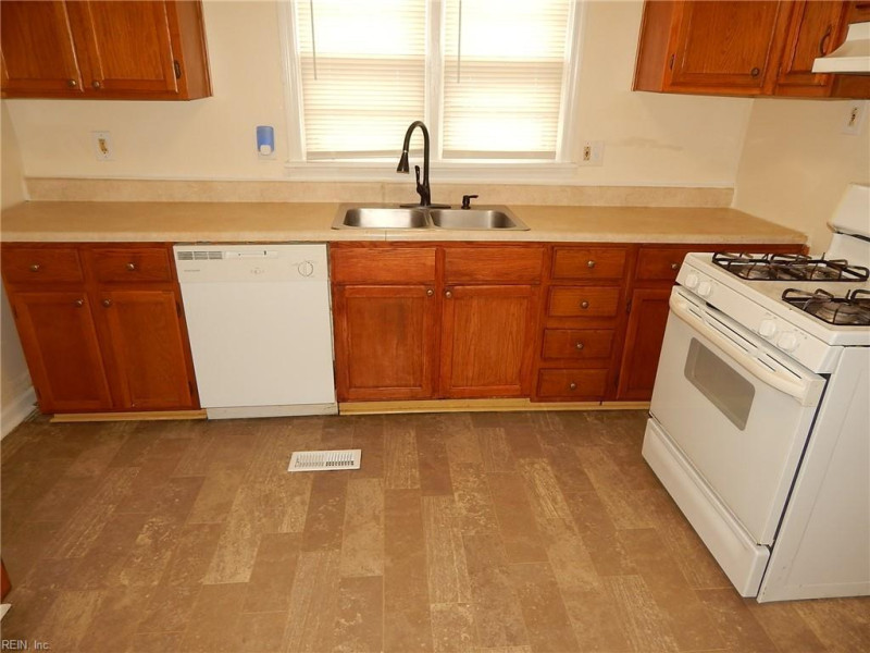Photo 8 of 17 rental for rent in Hampton virginia