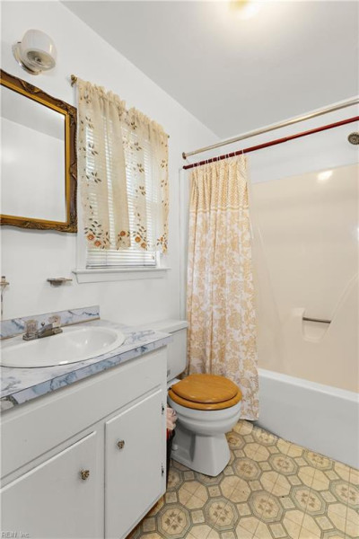 Photo 13 of 21 residential for sale in Hampton virginia