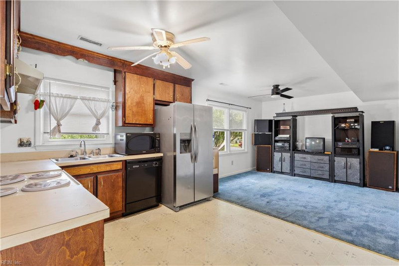 Photo 7 of 21 residential for sale in Hampton virginia