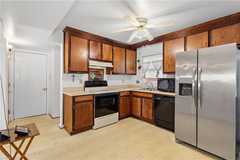 Photo 8 of 21 residential for sale in Hampton virginia