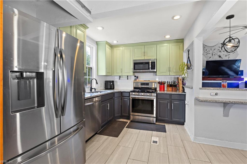 Photo 12 of 27 residential for sale in Portsmouth virginia