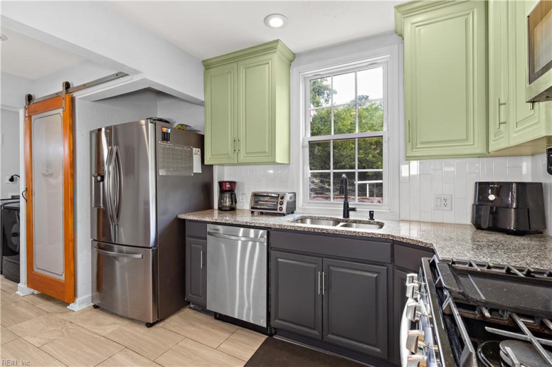 Photo 13 of 27 residential for sale in Portsmouth virginia