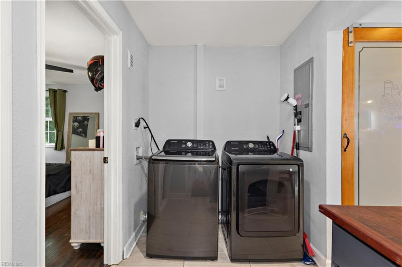 Photo 15 of 27 residential for sale in Portsmouth virginia