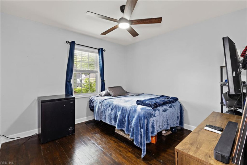 Photo 18 of 27 residential for sale in Portsmouth virginia