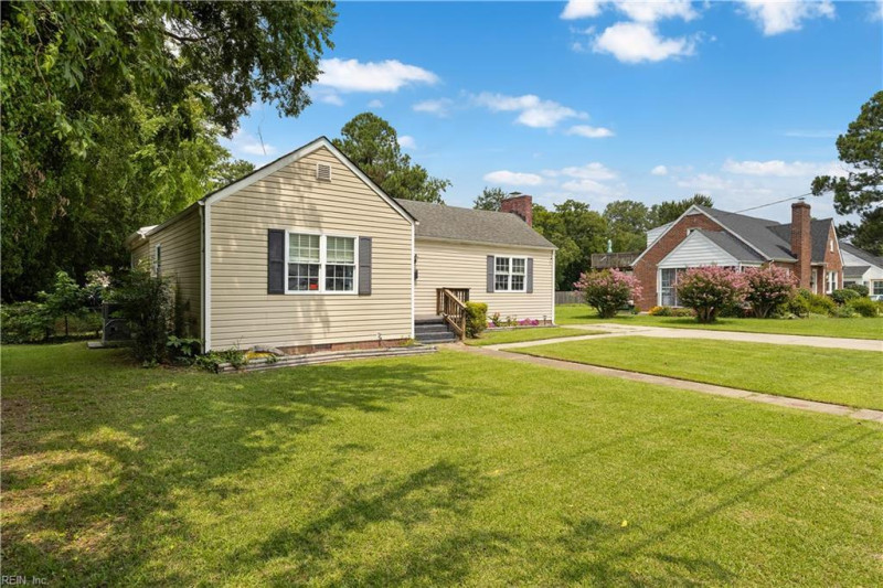 Photo 3 of 27 residential for sale in Portsmouth virginia