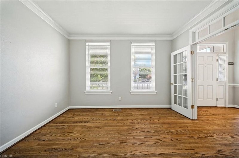 Photo 11 of 46 residential for sale in Chesapeake virginia