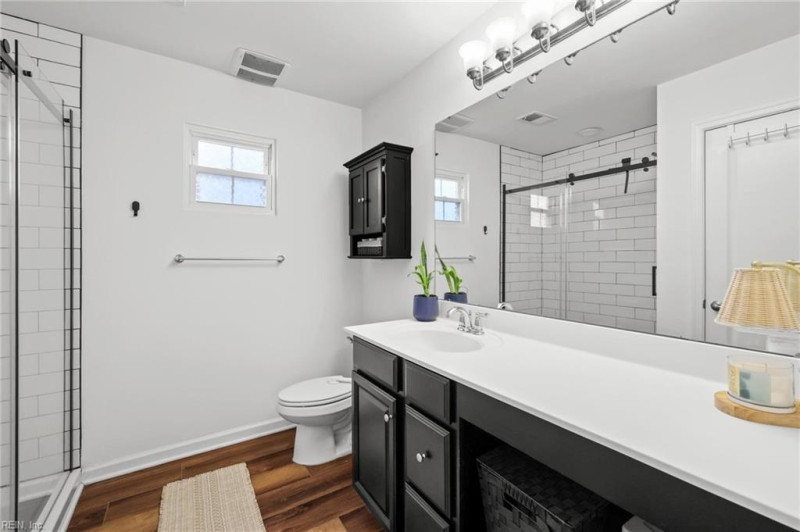 Photo 13 of 34 residential for sale in Chesapeake virginia
