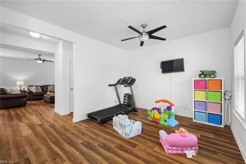 Photo 16 of 34 residential for sale in Chesapeake virginia