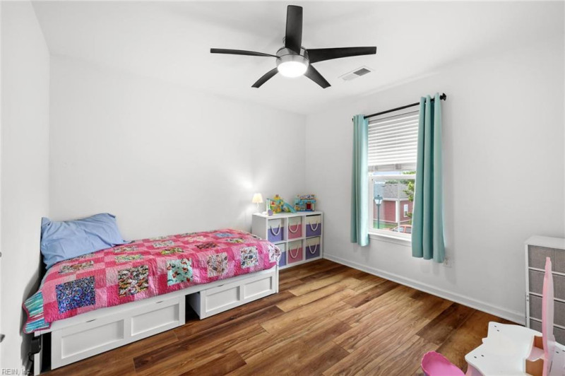 Photo 20 of 34 residential for sale in Chesapeake virginia
