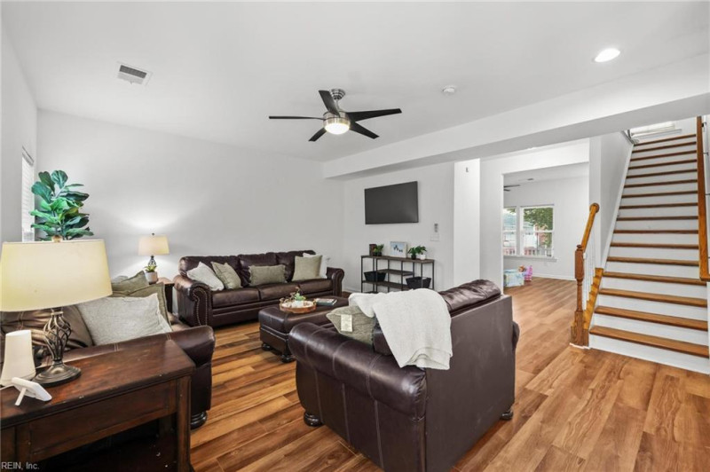 Photo 7 of 34 residential for sale in Chesapeake virginia