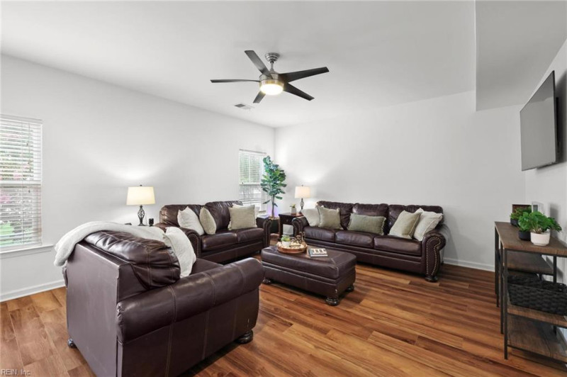 Photo 8 of 34 residential for sale in Chesapeake virginia