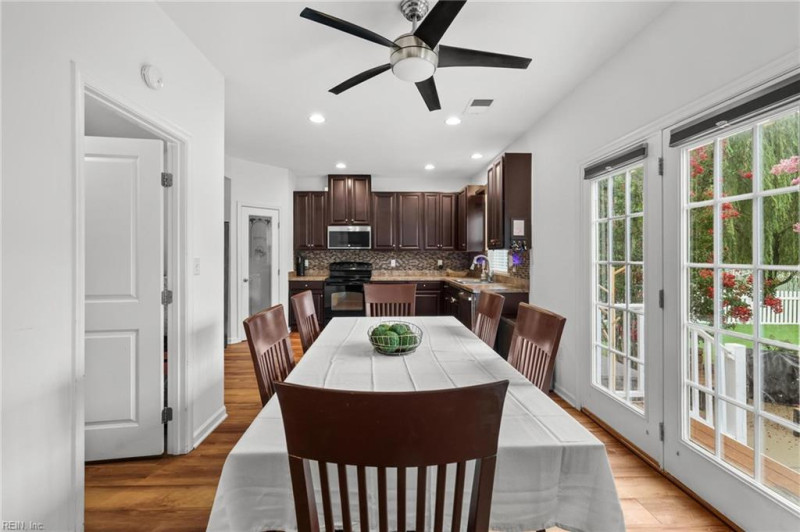 Photo 9 of 34 residential for sale in Chesapeake virginia