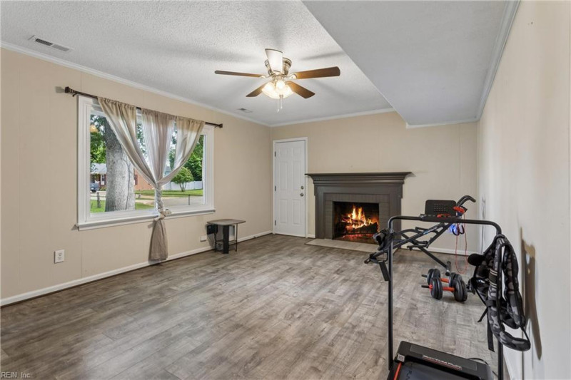 Photo 14 of 44 residential for sale in Newport News virginia