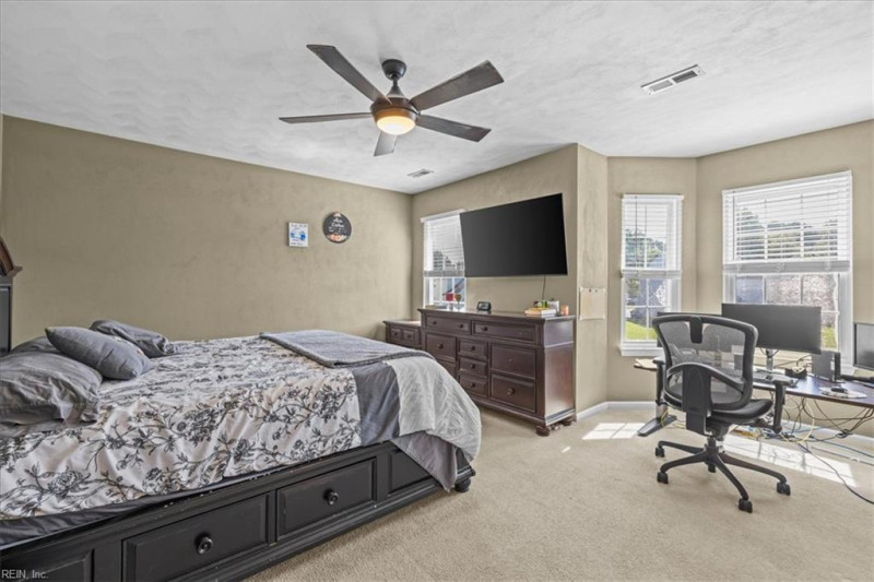 Photo 18 of 34 residential for sale in Portsmouth virginia
