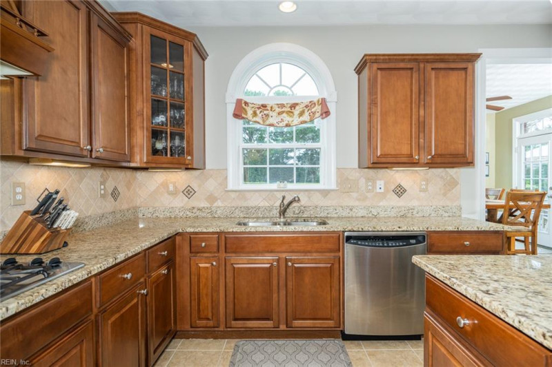Photo 14 of 50 residential for sale in Virginia Beach virginia