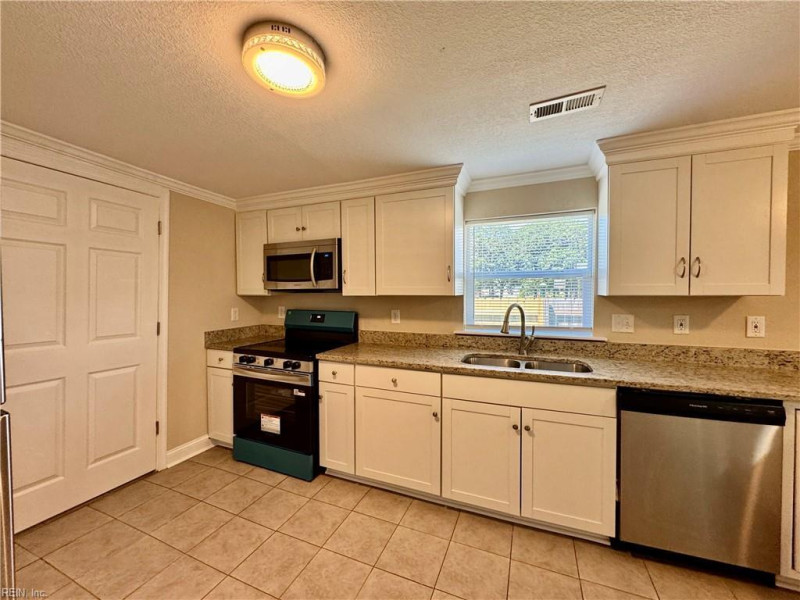 Photo 14 of 42 residential for sale in Hampton virginia